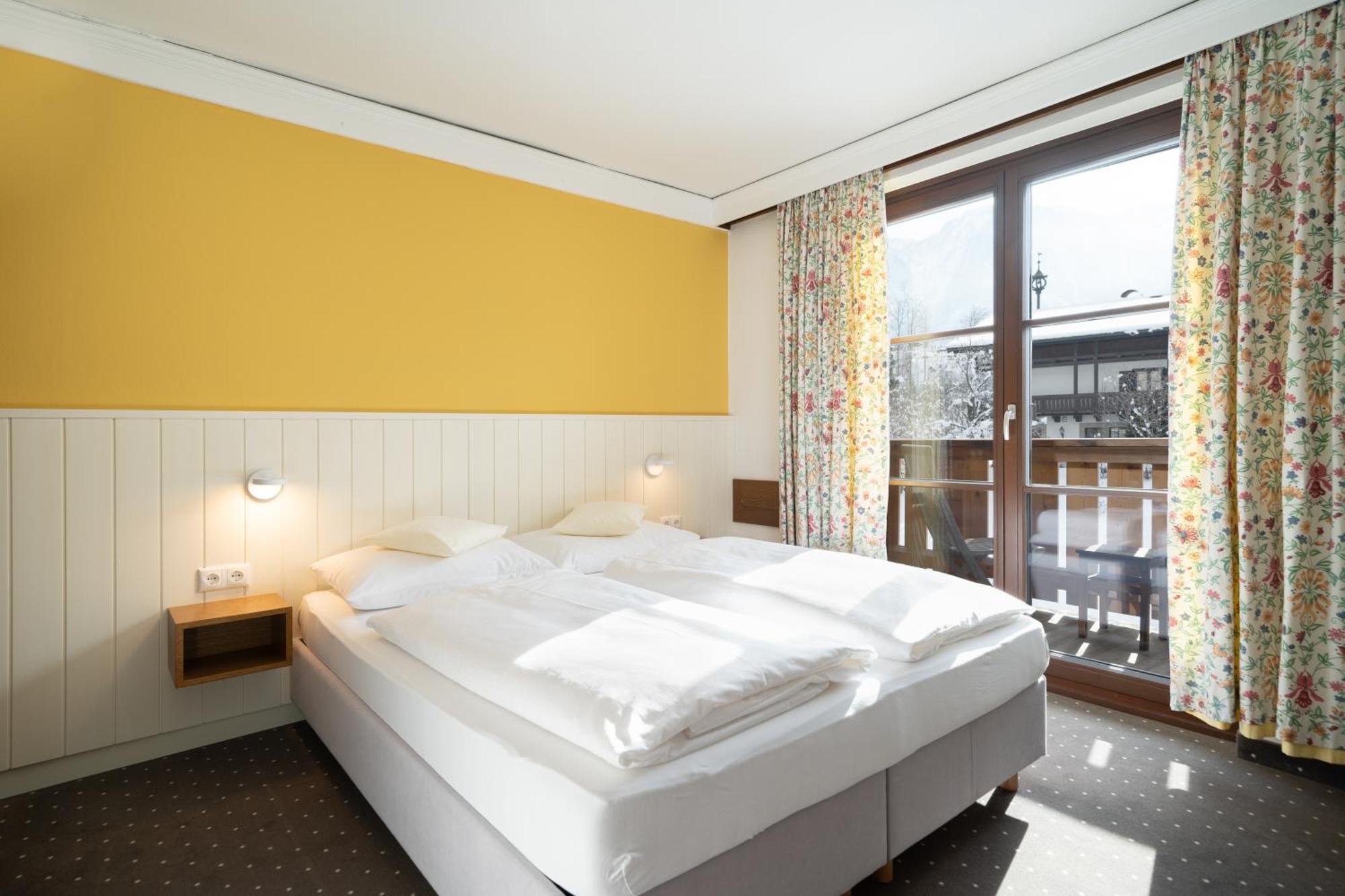Hotel Zur Post Goldegg Exteriör bild
